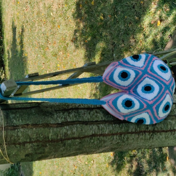 Handmade Crochet Women's Evil 👀 Eye Design Shoulder Bag - Picture 4 of 15